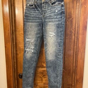 Maurices Women’s High Rise Boyfriend Distressed Jeans NWOT - Size 6
